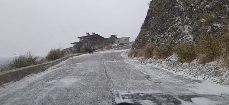 FOTO: Por nieve, cortan el camino al Filo de las sierras en Merlo