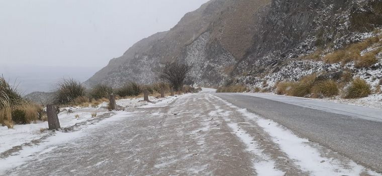 Por nieve, cortan el camino al Filo de las sierras en Merlo