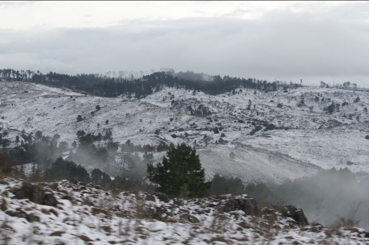 Copiosa nevada cubrió La Cumbrecita en Calamuchita, Córdoba.