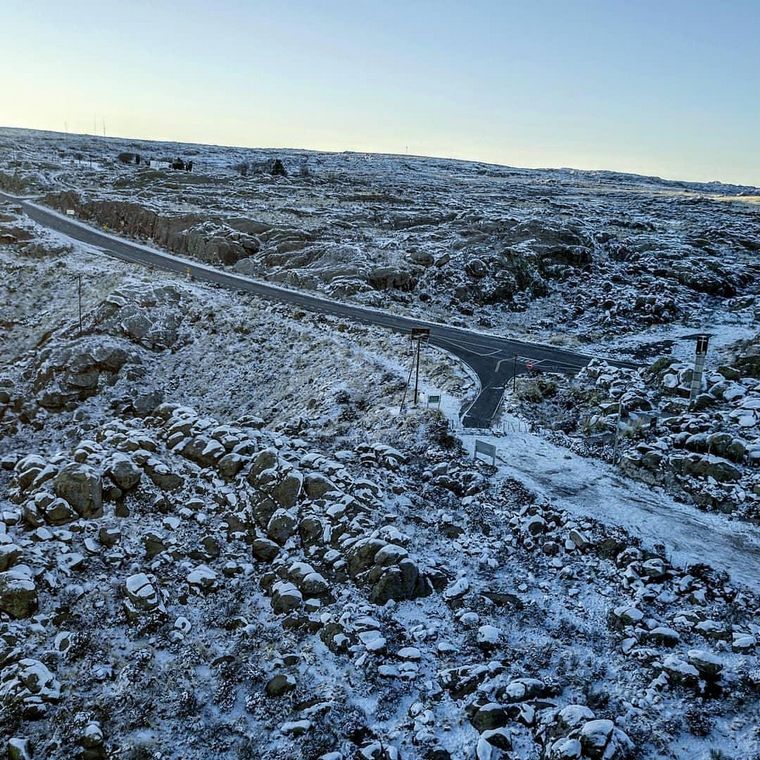 FOTO: El Parador Giulio Cesare completamente nevado y desde el cielo (Foto: Juan Filloy).