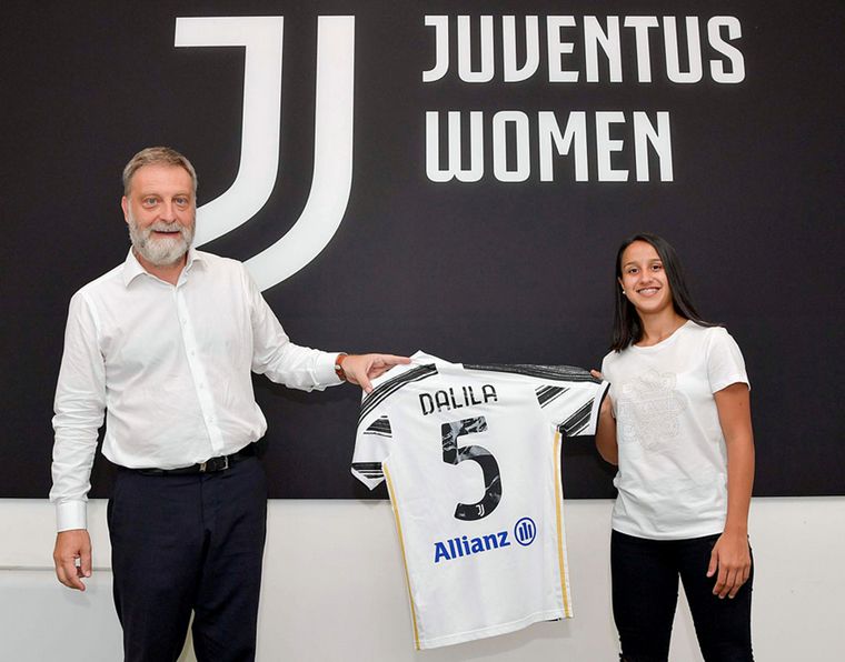 FOTO: La juvenil argentina Dalila Ippolito hizo historia y firmó en Juventus.