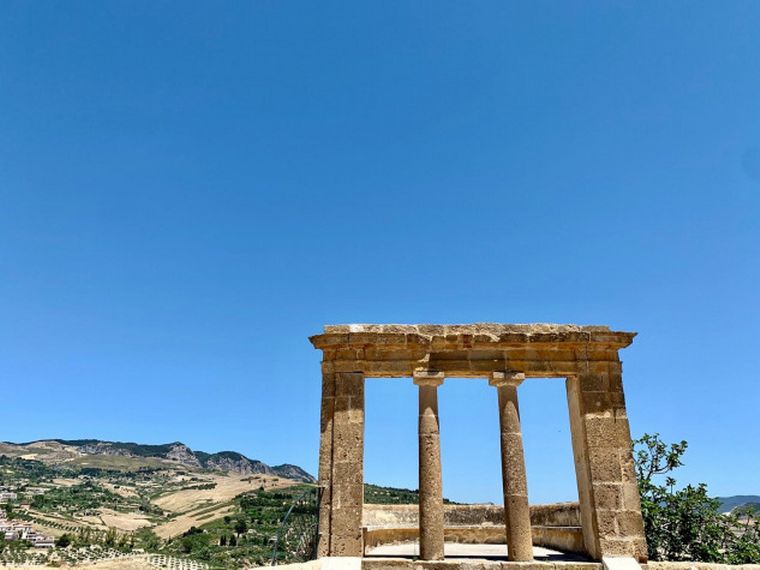 Venden casas en Sicilia por dos euros.