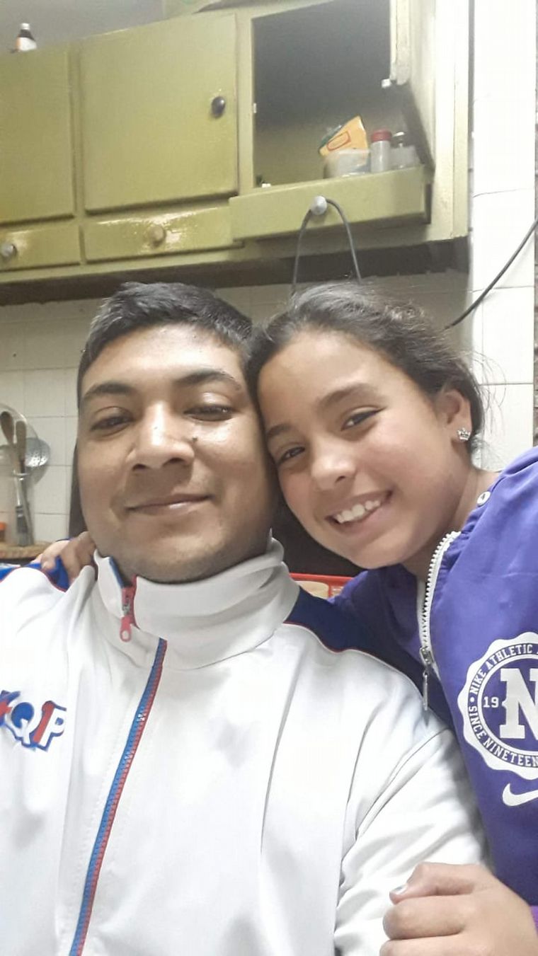 Priscila le salvó la vida a su papá Claudio, herido por una amoladora.
