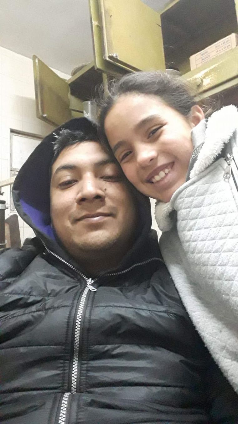 Priscila le salvó la vida a su papá Claudio, herido por una amoladora.