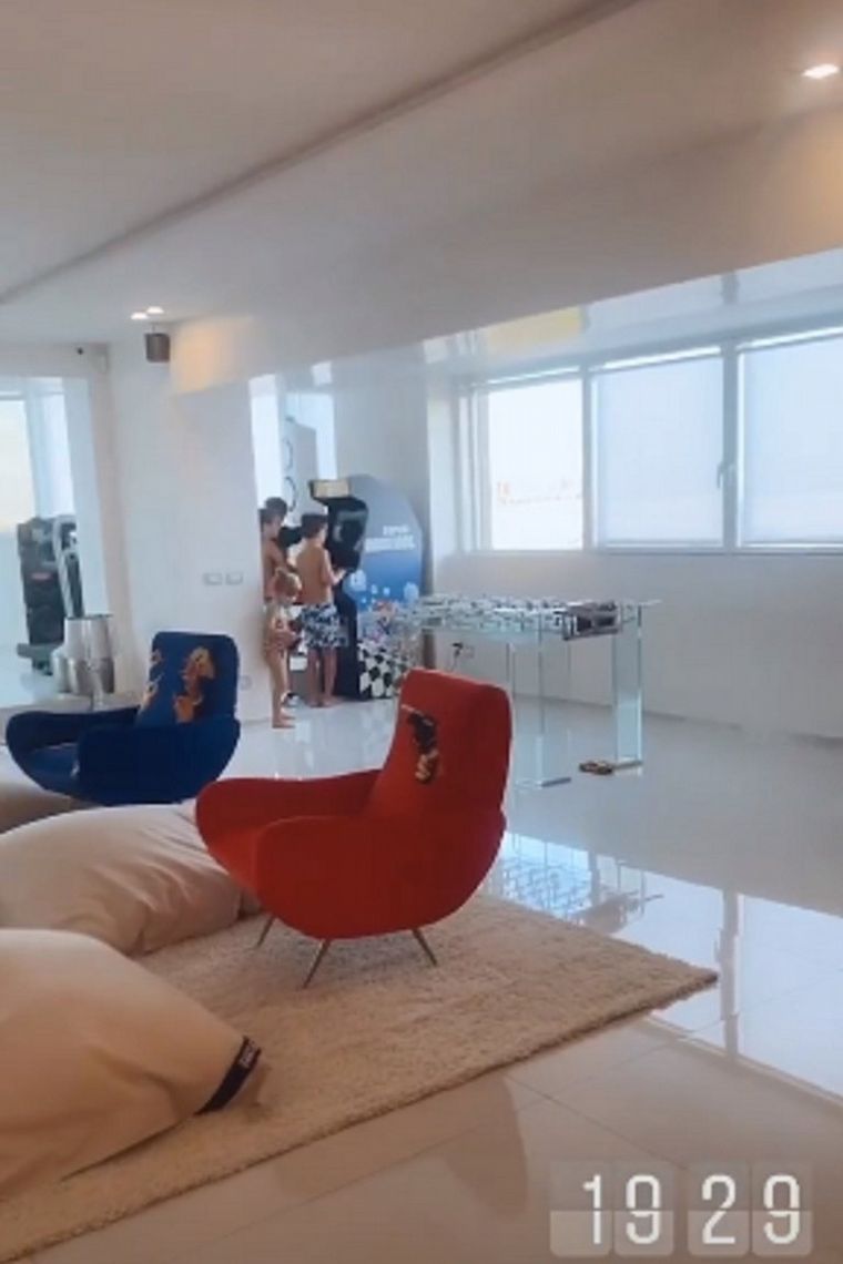 El excéntrico metegol que tiene Wanda Nara en su mansión de París.