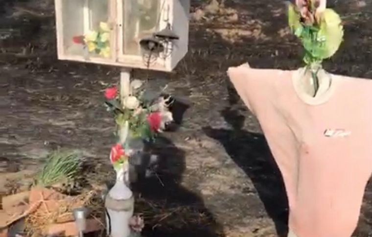 Una garita quedó en medio de las llamas pero no sufrió daños.