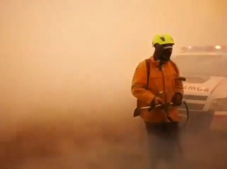 Incansable lucha contra el fuego en Charbonier.