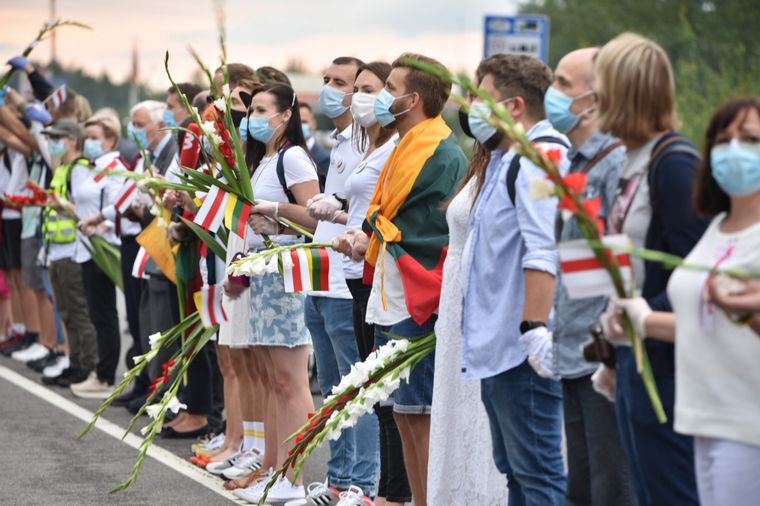 Las autoridades lituanas estiman que la cadena humana se extendió por 30 km (AFP).