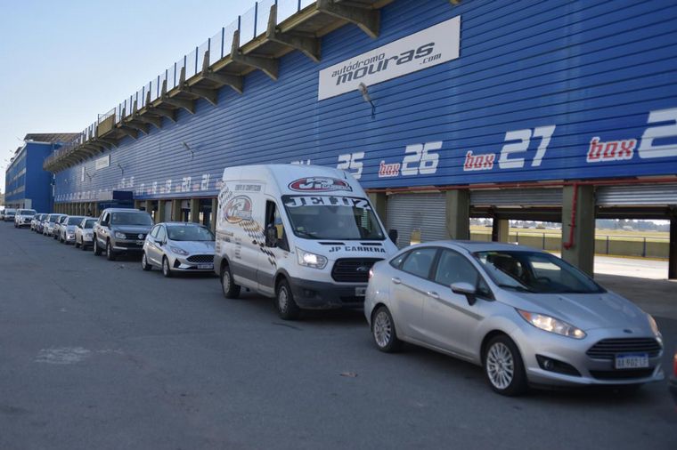 El "Mouras de La Plata", en momentos del arribo de equipos a los Testeos.