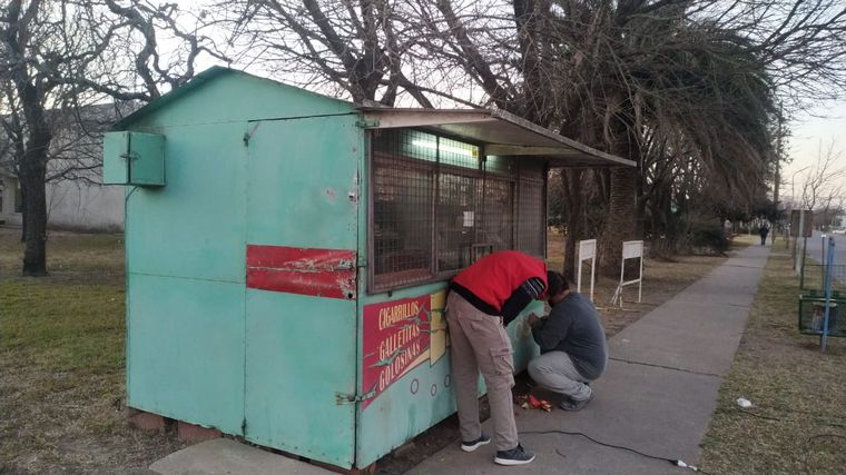 AUDIO: Vecinos remodelaron el kiosco de un hombre con discapacidad