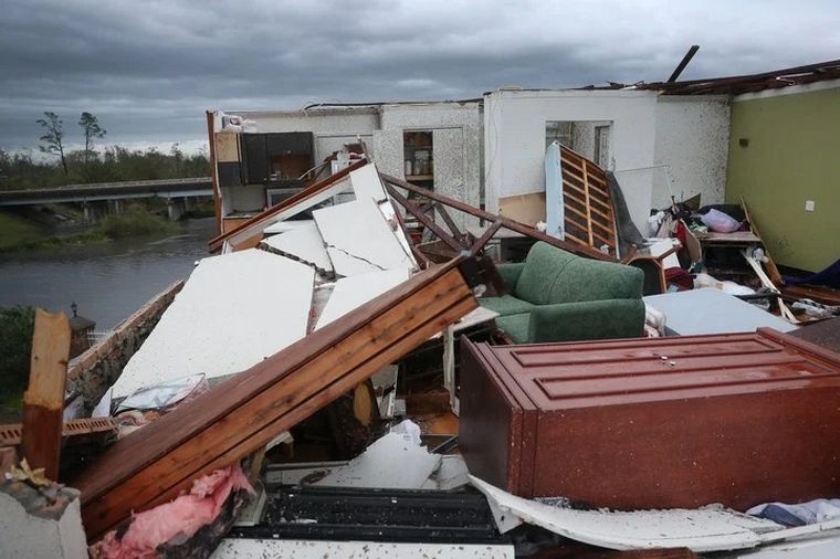 FOTO: El huracán Laura dejó un escenario de devastación tras su paso por EE.UU. (AFP).