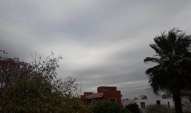 Cielo cubierto y viento del sector sur en Córdoba.