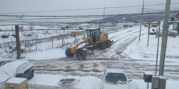 Nevó en Ushuaia y los techos amanecieron con estalactitas. 