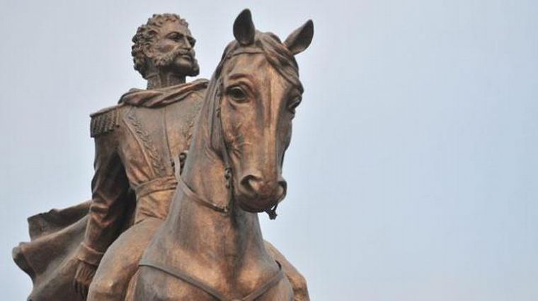 Coro de niños interpreta la única canción que destaca a Juan Bautista Bustos.