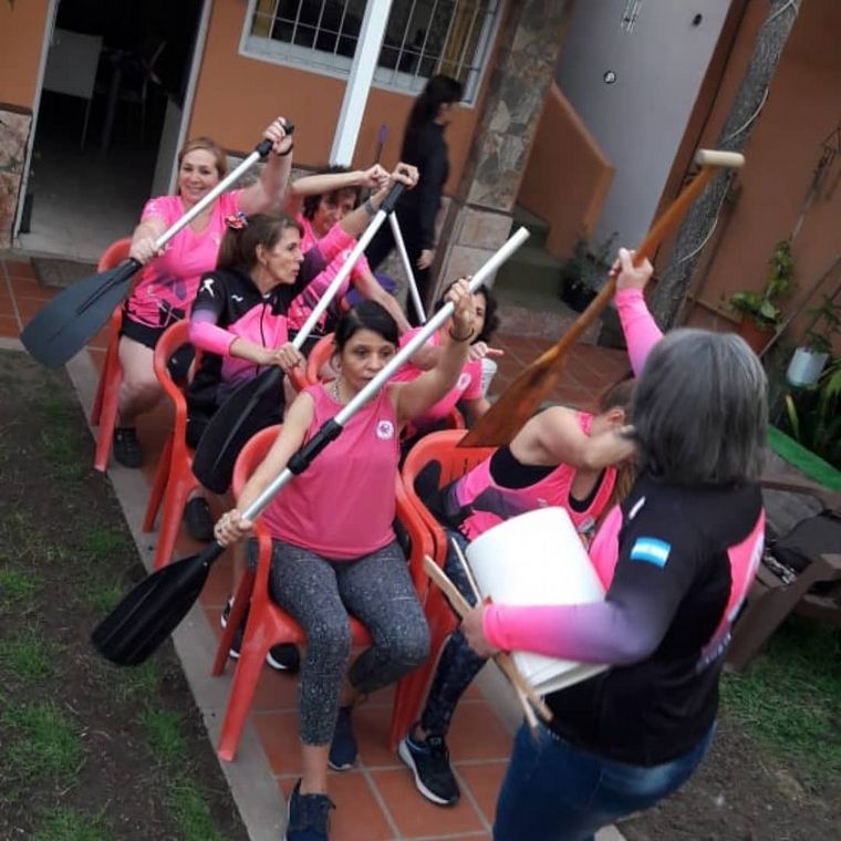 Más de 100 cordobesas integran Fundación Amazonas y practican remo.