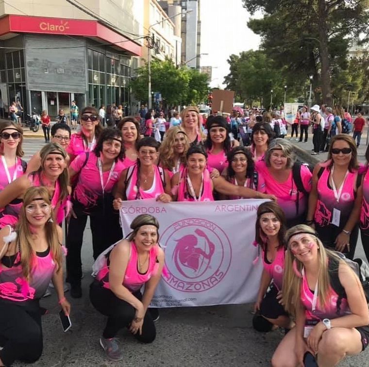 Más de 100 cordobesas integran Fundación Amazonas y practican remo.