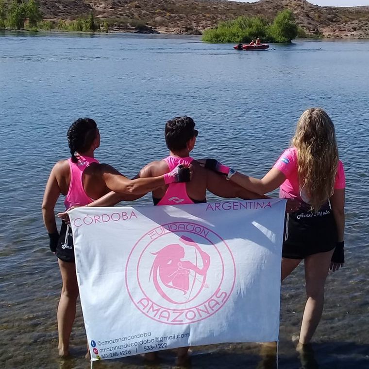 Más de 100 cordobesas integran Fundación Amazonas y practican remo.