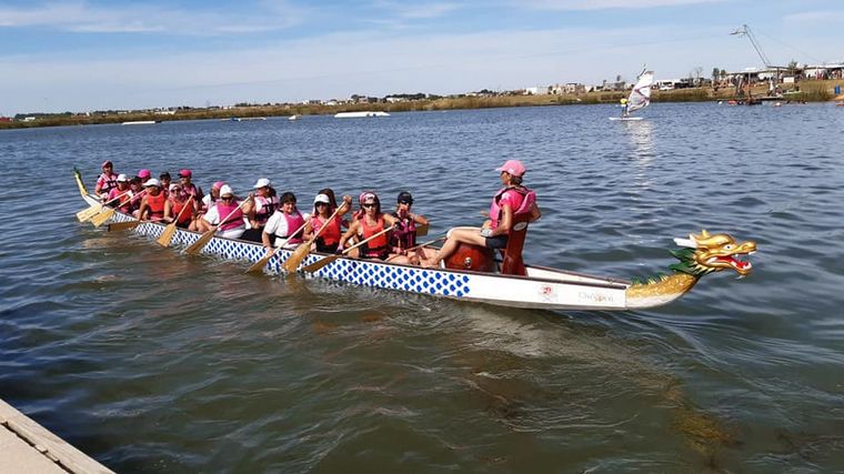 Más de 100 cordobesas integran Fundación Amazonas y practican remo.