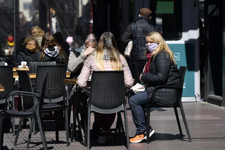 Reabrieron bares y restaurantes en Buenos Aires.