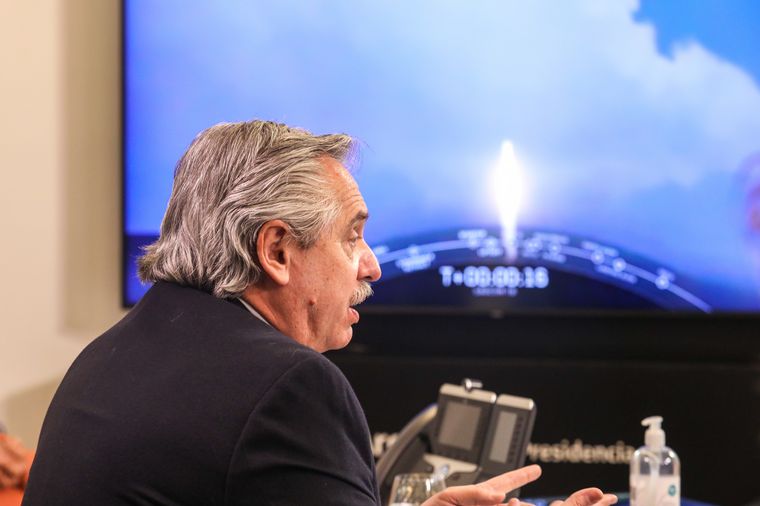 El jefe de Estado siguió el lanzamiento del SAOCOM 1B.