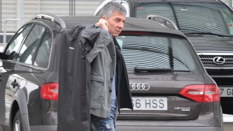 Jorge Messi viajó a Barcelona por el futuro de Lionel (Foto: TyC Sports).