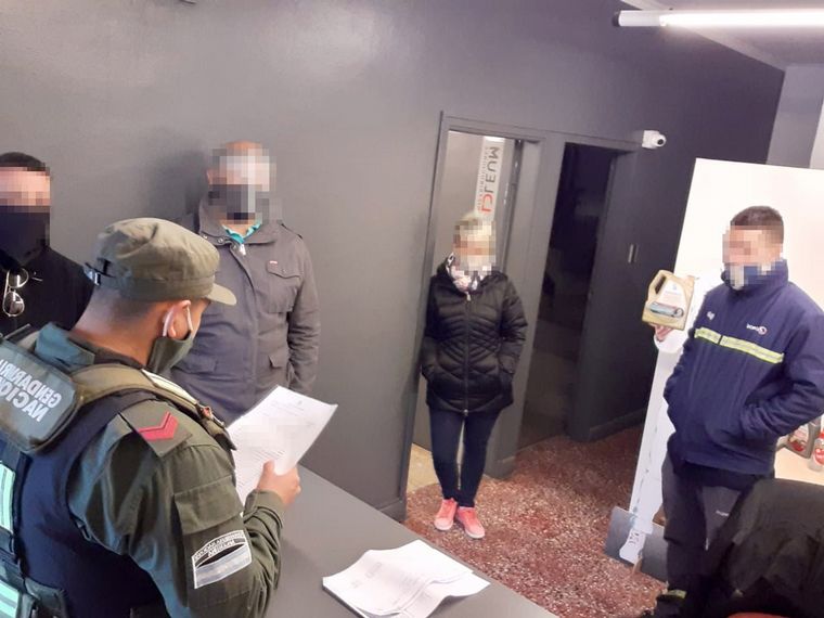 Allanamientos en Córdoba para desarticular una banda acusada de estafa.