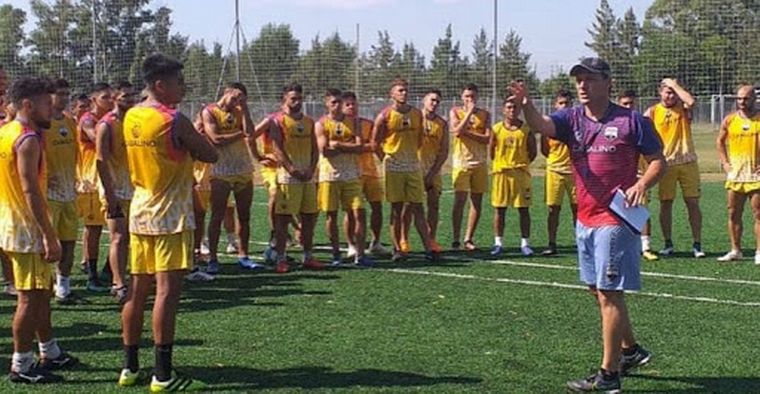 Manfredi es técnico de Deportivo Armenio (Foto: mundoascenso.com.ar)