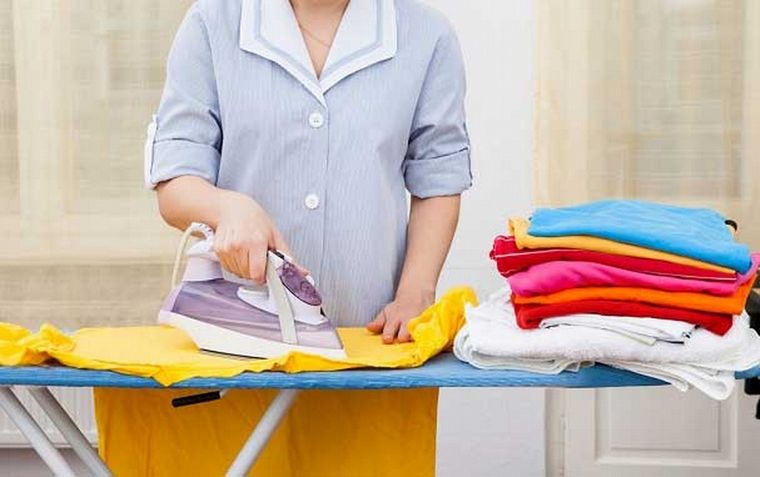 FOTO: Las tareas del hogar y los cuidados siguen recayendo más en las mujeres. 