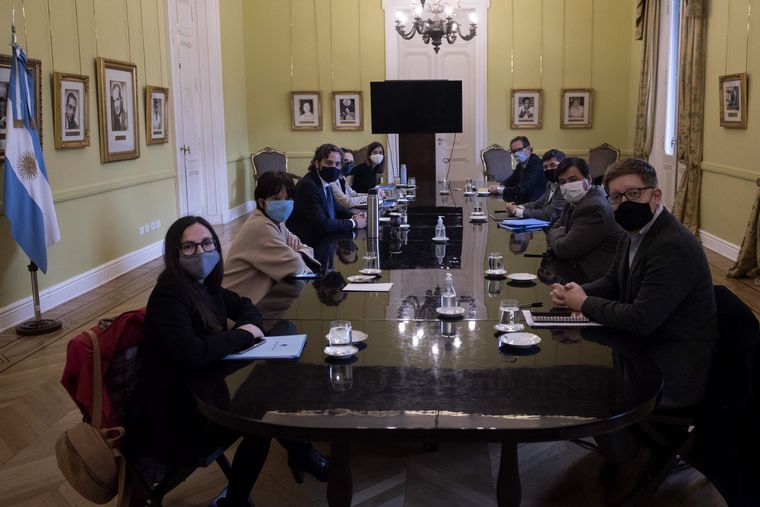Santiago Cafiero encabezó la reunión del Gabinete Económico.