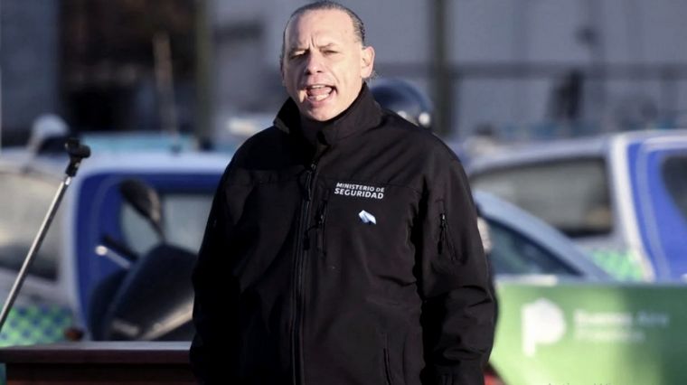 El ministro de Seguridad de Buenos Aires intervino en una toma de tierras.