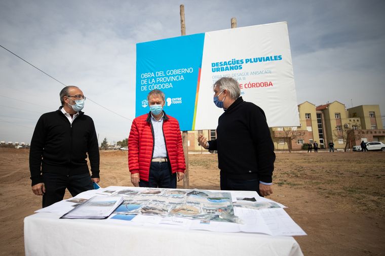 FOTO: Schiaretti inauguró desagüe en el sur de ciudad de Córdoba