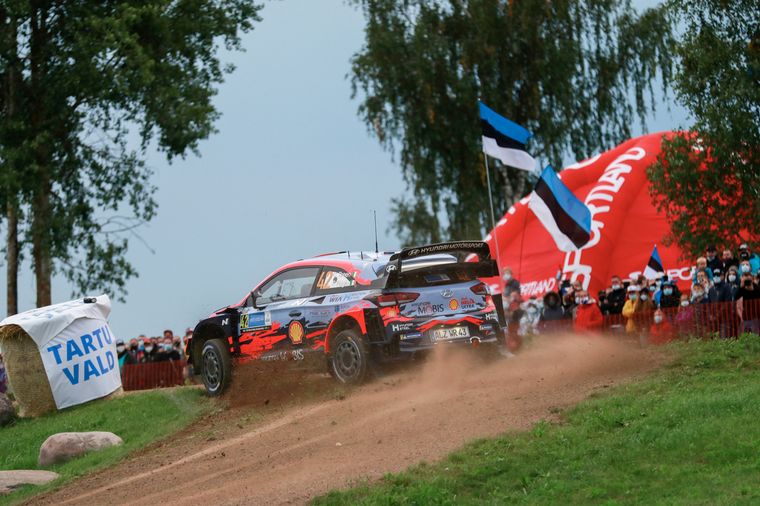Craig Breen, el escudero de Tänak en Hyundai, es escolta.