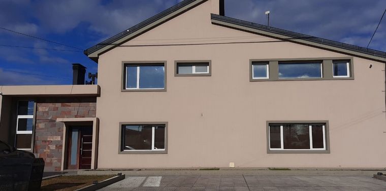 Un video de cámaras de seguridad de la zona mostró a dos sospechosos.