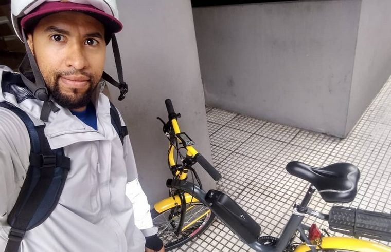 Plataforma cordobesa brinda servicios a migrantes que trabajan en deliverys.