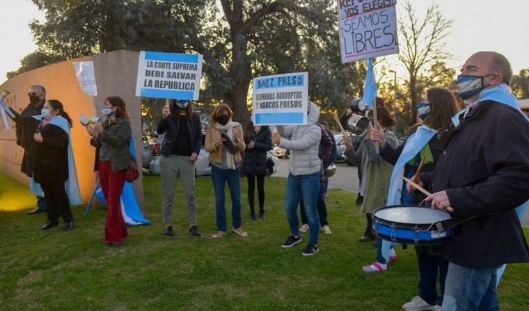 Los manifestantes se reunieron este lunes (FOTO: Clarín)