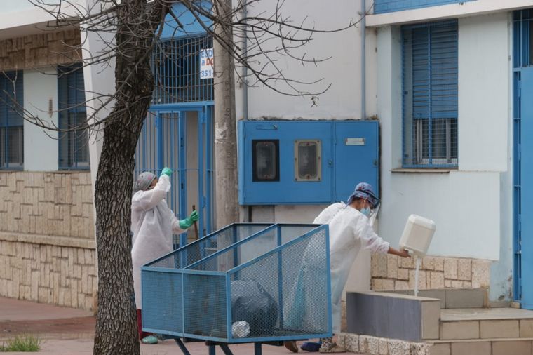 Residen 143 adultos mayores y trabajan 70 empleados