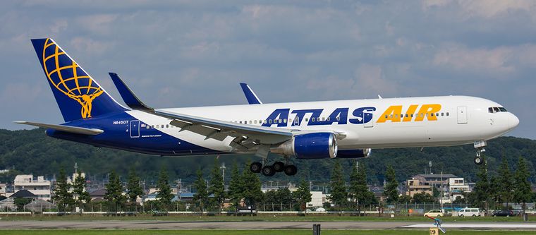 El avión sufrió un problema mecánico en uno de sus motores.