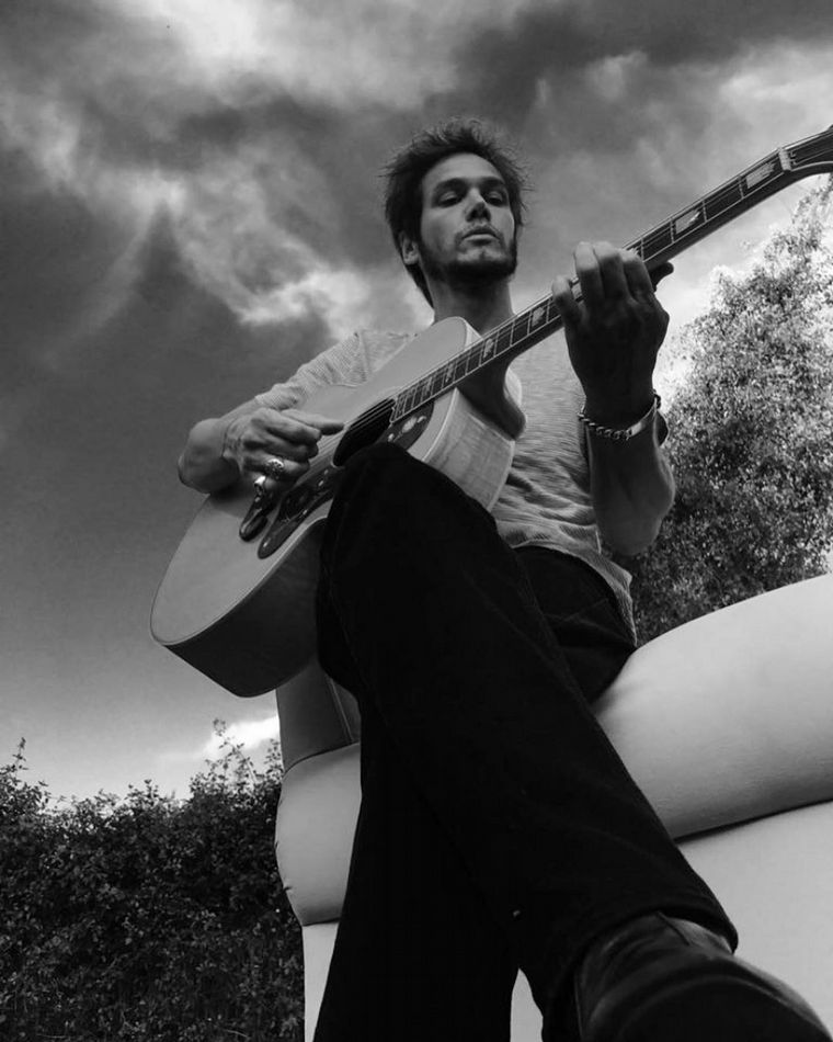 Emanuel Ortega es músico e hijo de "Palito" Ortega