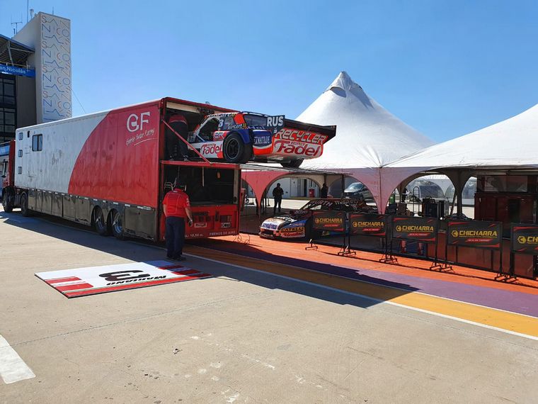 Jueves de instalación de equipos de TC en San Nicolás.