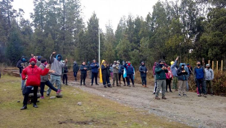 Un juez se negó a desalojar la toma de El Bolsón y pidió alojamiento para los ocupas