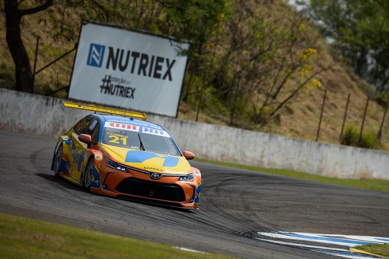 Thiago Camilo con su Corolla en el Ayrton Senna de Londrina