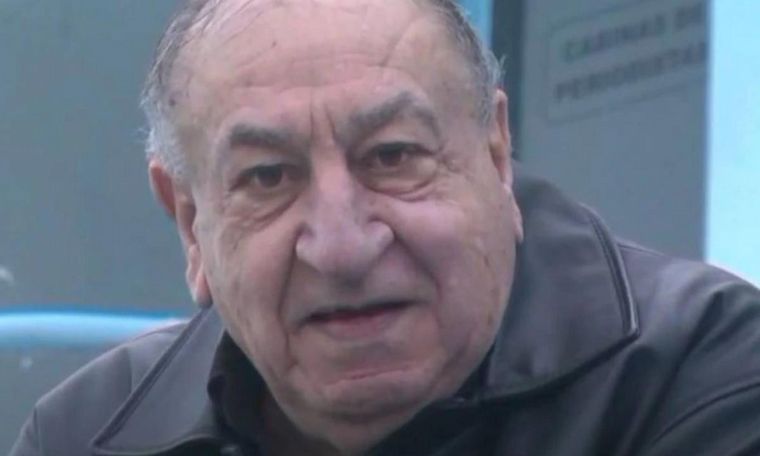 Pozzobón nació el 24 de marzo de 1938 en Llavallol