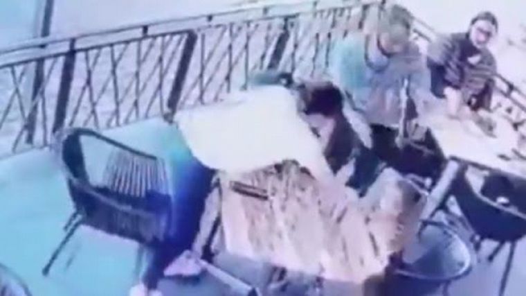 Intentaron secuestrar a una niña en un bar de Sudáfrica.