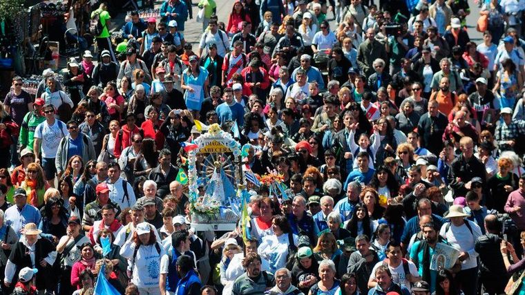 Cada año miles de fieles peregrinan a Luján.