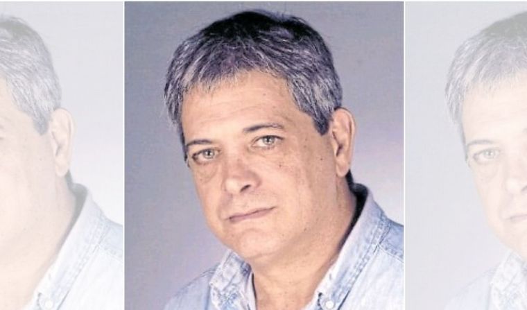 Murió de una severa neumonía pero otras fuentes aseguran que fue por Covid-19.