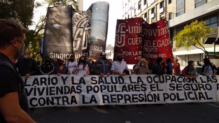 Movimientos de izquierda reclamaron por salud y comida