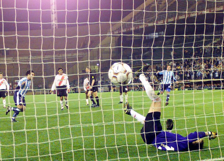 Maximiliano Estévez, campeón y goleador con Racing en 2001.