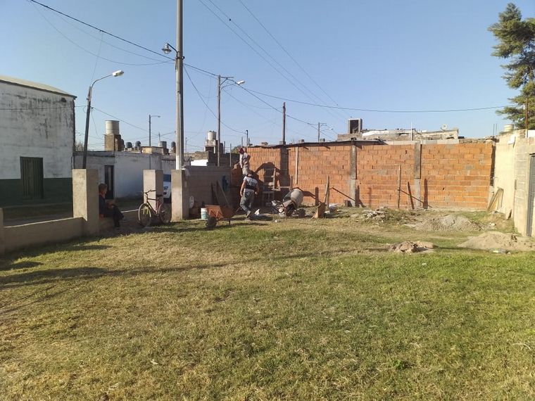 La construcción de la capilla en el barrio Residencial San Roque.