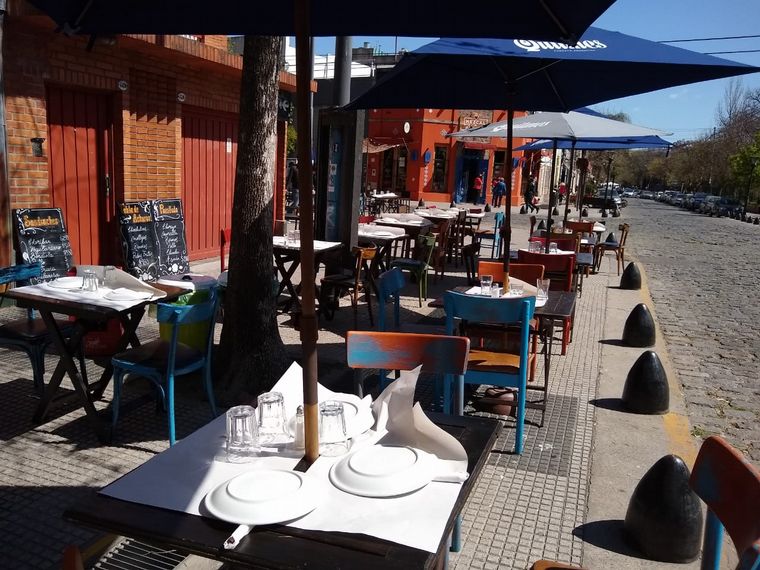 AUDIO: Bares y restaurantes habilitan patios y terrazas en CABA