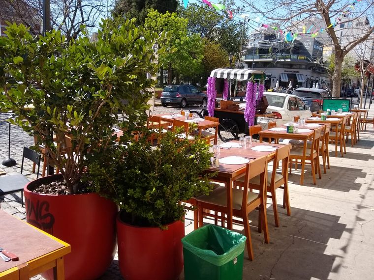FOTO: Bares y restaurantes habilitan patios y terrazas en CABA